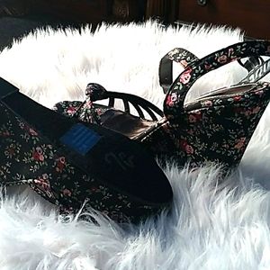 Women's floral wedge heels